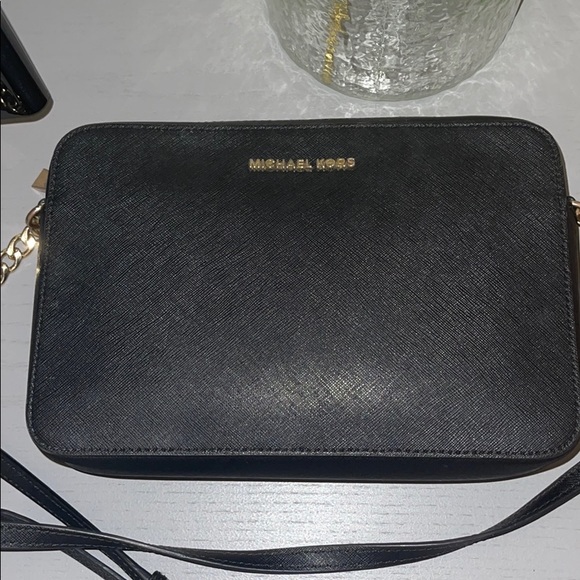 Reposhing this bag - Picture 2 of 7